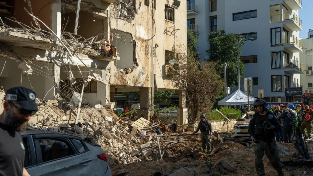 Tel Aviv sofre ataque de míssil de 100 kg do Irã