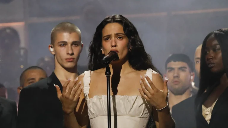 Rosalía interrompe show devido a sintomas de intoxicação alimentar