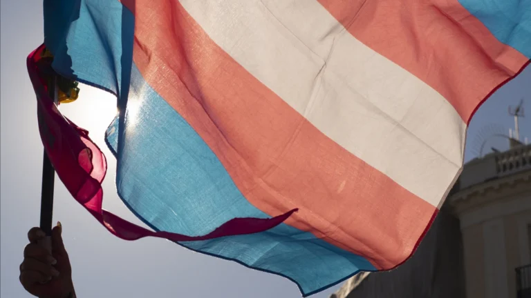 COI proíbe atletas trans de disputarem categoria feminina nas Olimpíadas