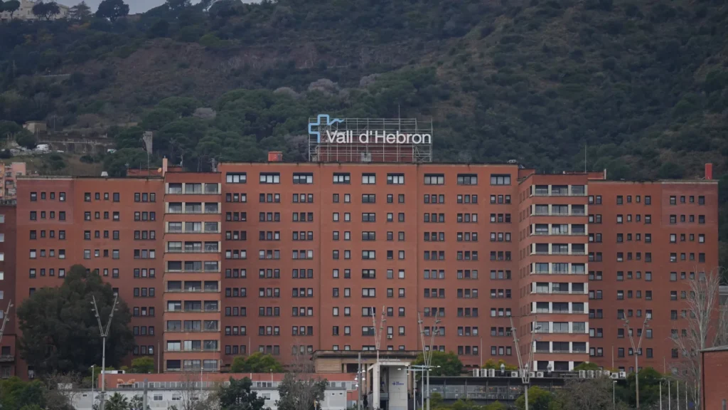 Bebê de um mês sofre abuso de pais em série de hospitalizações