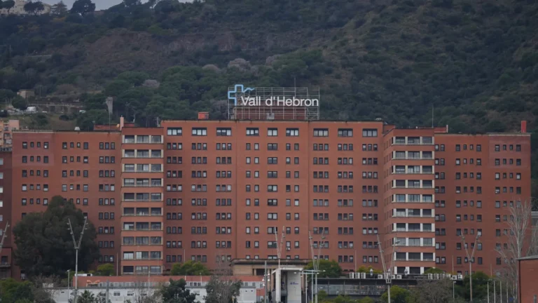 Bebê de um mês sofre abuso de pais em série de hospitalizações