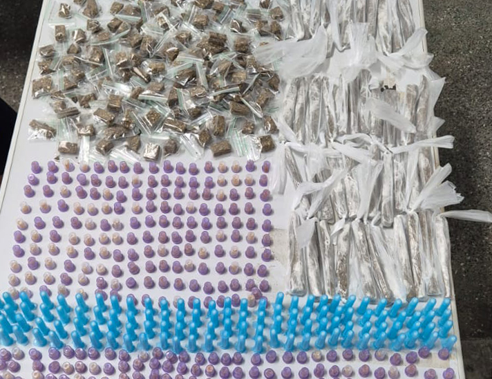 Polícia Municipal apreende mais de 1,6 mil porções de drogas e prende suspeitos na Topolândia