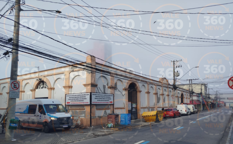 Incêndio destrói contêineres no Mercado Municipal de São José dos Campos