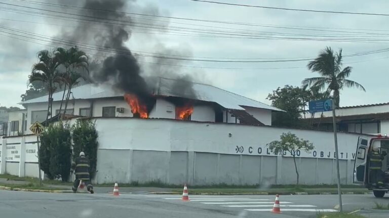 Incêndio destrói escola em Bertioga sem vitimas