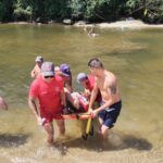 Idoso de 75 anos é resgatado após queda na praia da Mococa