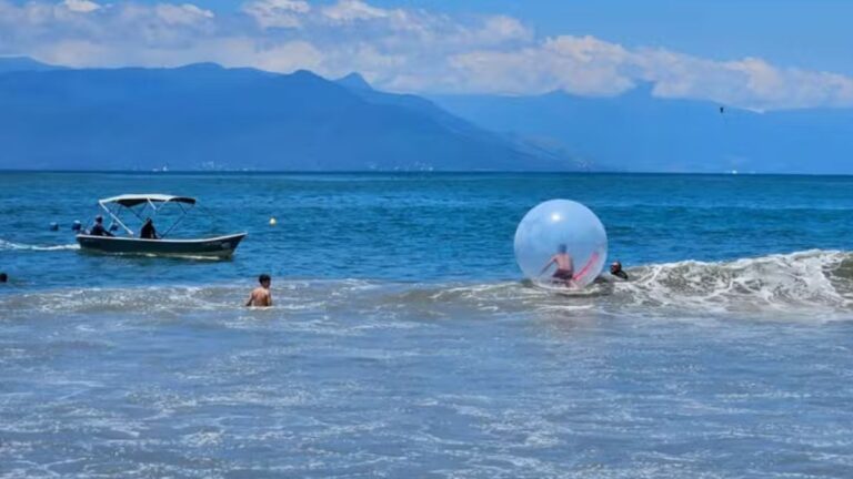 Bolhas infláveis ilegais são apreendidas em Ubatuba