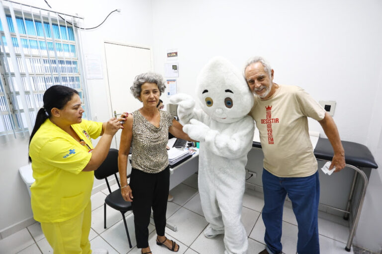 Vacinação contra gripe em São José dos Campos, um Dia D com 22 postos