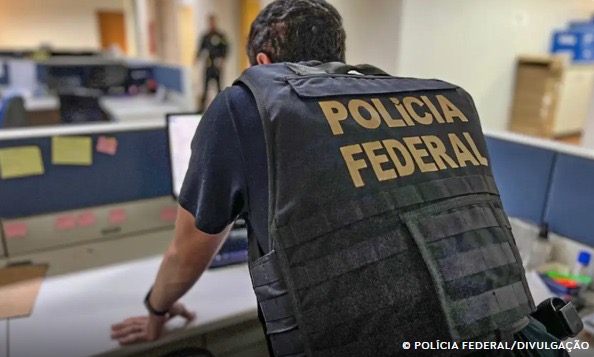 PF realiza operação contra lavagem de dinheiro e cumpre mandados em Ilhabela onde houve uma prisão