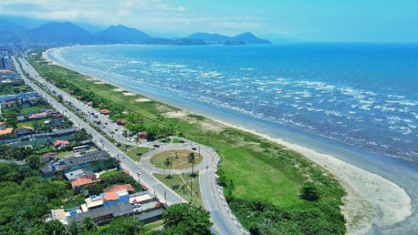 Praia Pan Brasil é o destino de escolha para famílias em Caraguatatuba