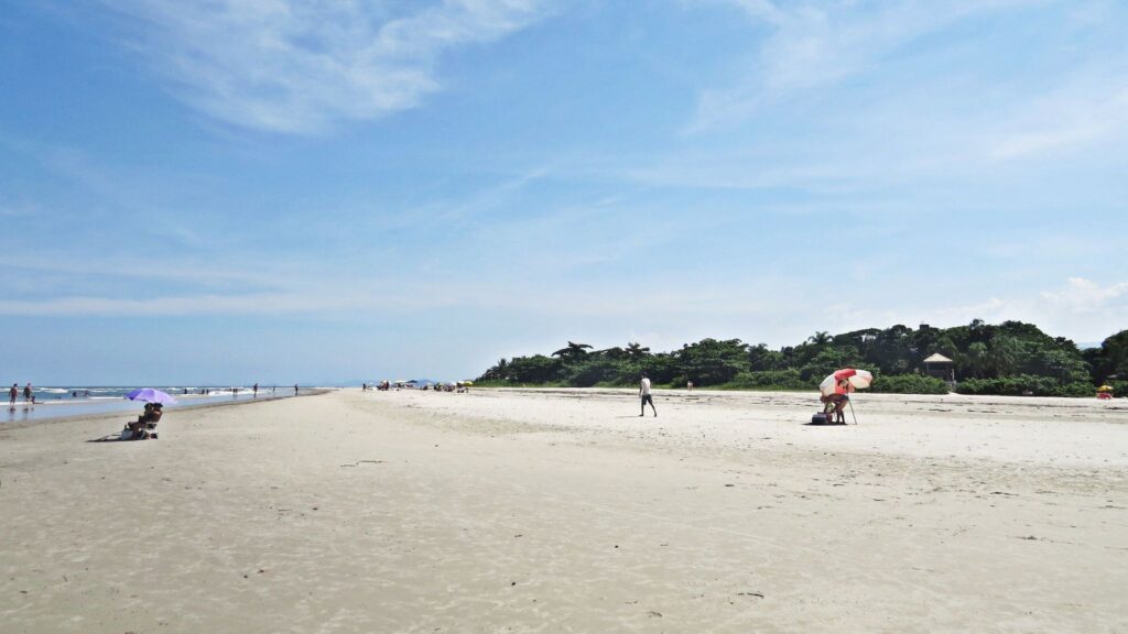 Praia de Guaratuba esconde segredo em Bertioga