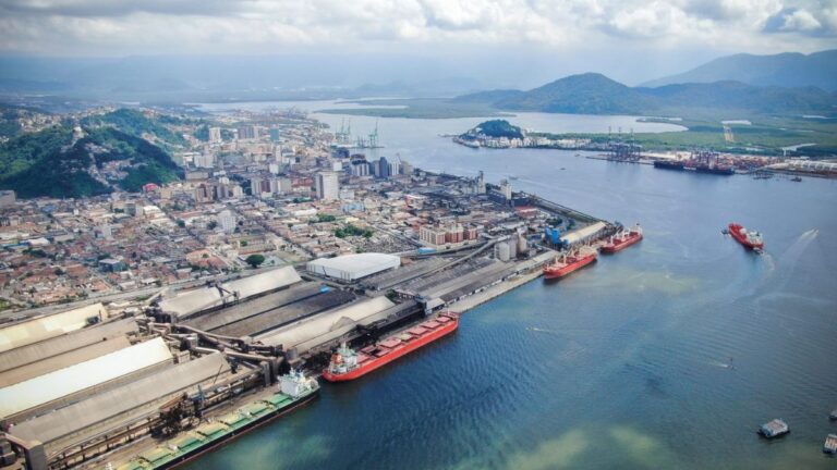 Porto de Santos anuncia 120 vagas para inspetor de qualidade