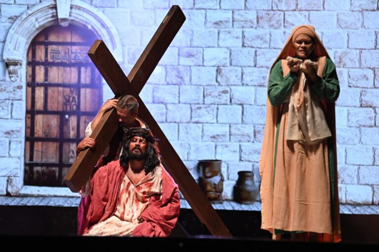 Tradicional Acampamento de Semana Santa na Canção Nova 2026 acontece em Cachoeira Paulista. Veja a programação