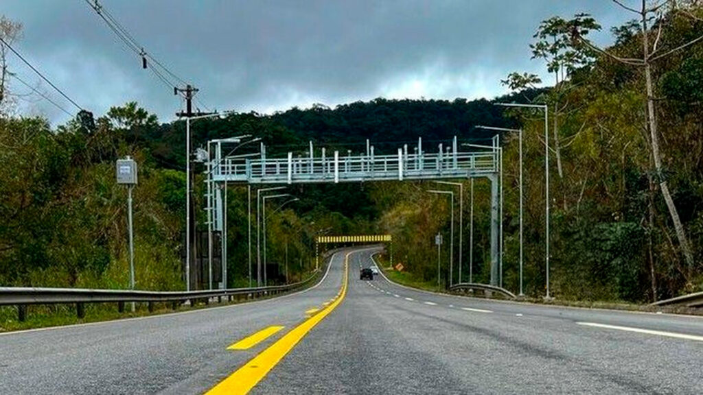 Tráfego alterado em Mogi-Bertioga por obras de pavimentação