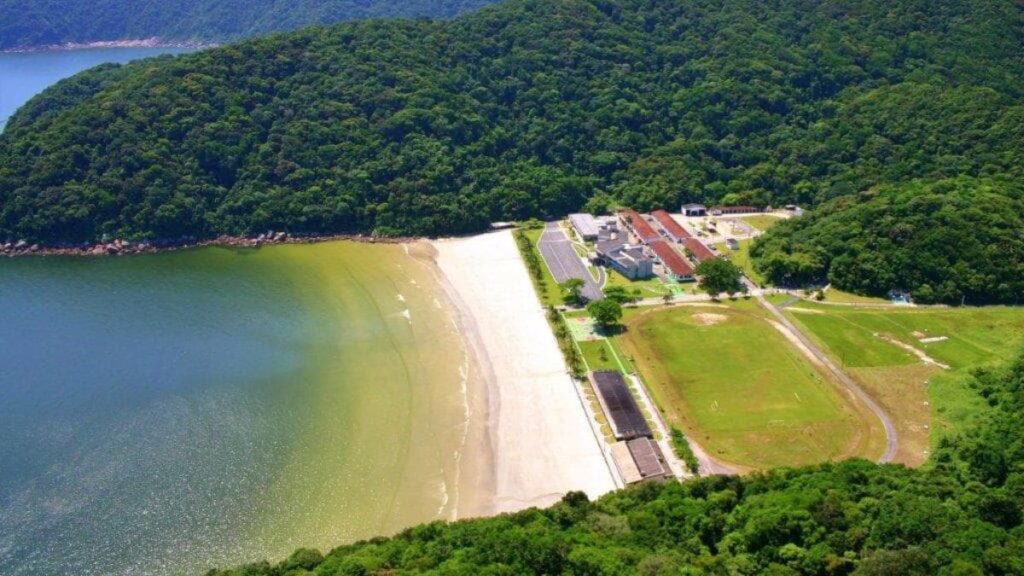 Exército cuida da Praia do Monduba em Guarujá
