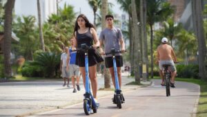 Ciclomotores e bicicletas elétricas têm regras rigorosas em Praia Grande