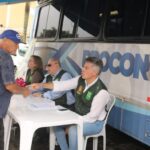 Procon Móvel reforça direitos do consumidor em Santos