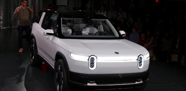 Uber investe bilhão na Rivian para criar 10 mil robotáxis