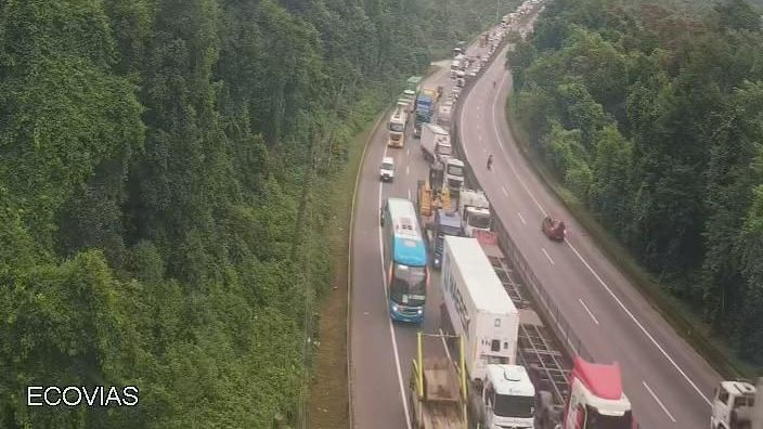 Rodovias do litoral paulista estão paralisadas hoje