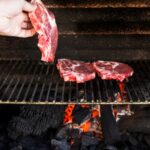 Sal no carvão: o segredo simples que faz a diferença