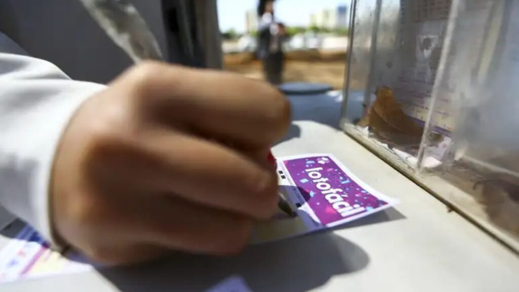 Lotofácil sorteia R$ 2 milhões nesta terça-feira