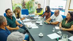 São Sebastião busca melhorar serviços de táxi com taxistas