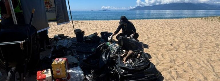 Mutirão retira quase meia tonelada de lixo das praias de Caraguatatuba em um mês