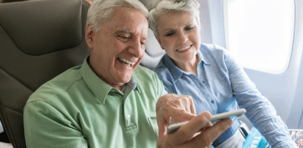 Idosos em aviões: separados por questão de segurança, estudo aponta