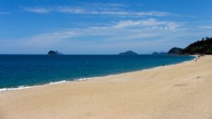Praia de Boiçucanga: o melhor pôr do sol e o maior polo comercial da costa sul de São Sebastião