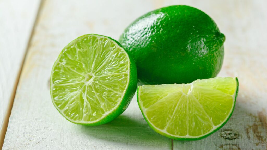 O jeito certo de guardar limão e evitar que resseque rápido