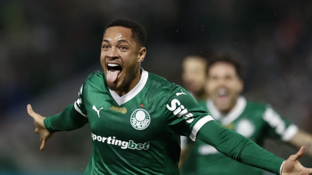 Palmeiras enfrenta 'maratona' fora de casa e busca recuperar Vitor Roque