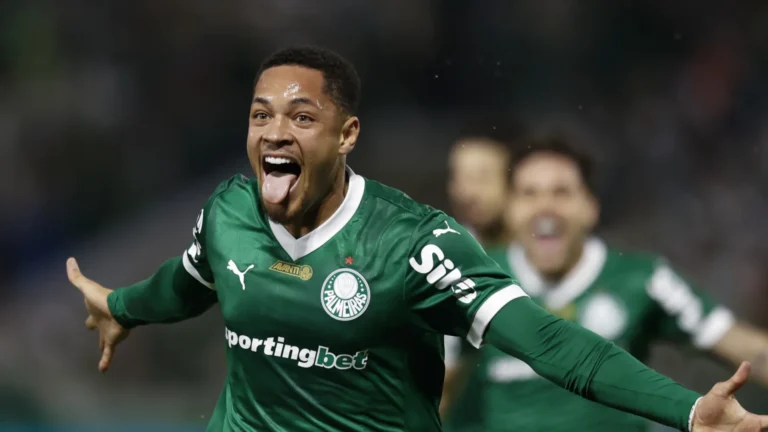 Palmeiras enfrenta 'maratona' fora de casa e busca recuperar Vitor Roque
