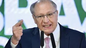 Alckmin diz estar satisfeito com vice na chapa de Lula