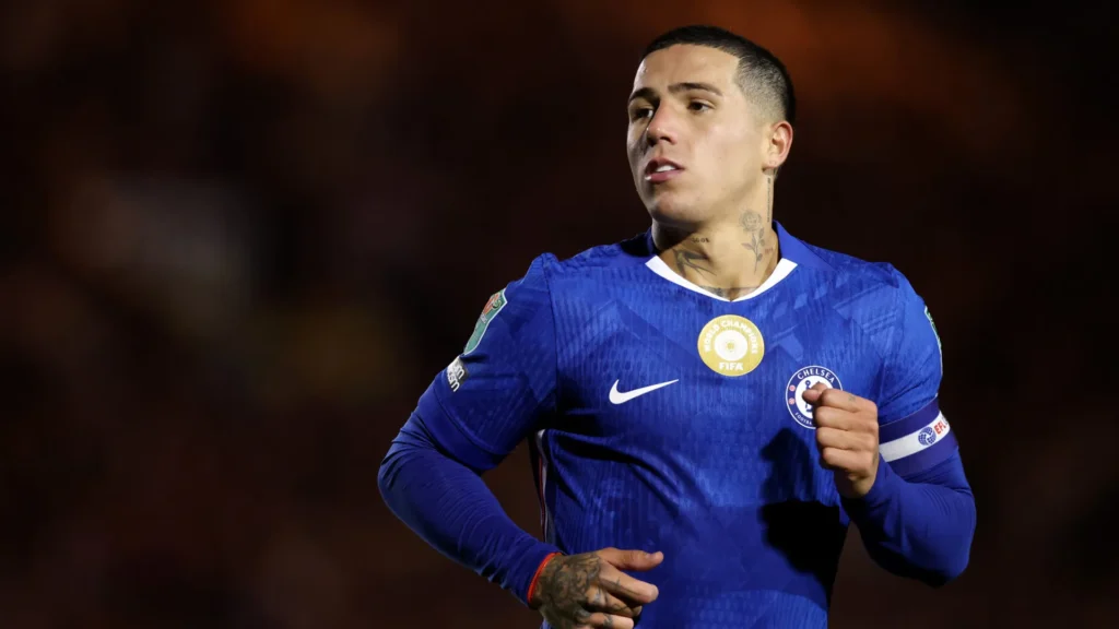 Chelsea afasta Enzo Fernández por declaração imprudente