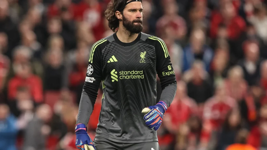 Liverpool confirma lesão de Alisson e acende alerta na Seleção Brasileira