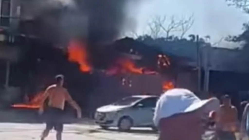 Avião cai sobre restaurante no RS, quatro mortos