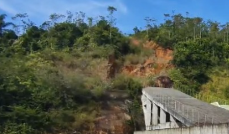 Obra do bondinho parada há três anos
