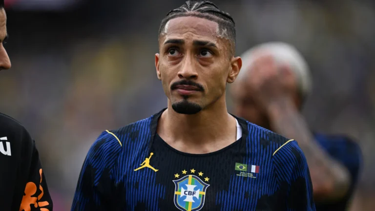 Presidente do Barcelona critica Fifa após lesão de Raphinha na seleção