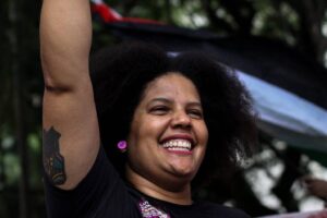 Mulher solitária: Única pré-candidata à Presidência é ignorada.