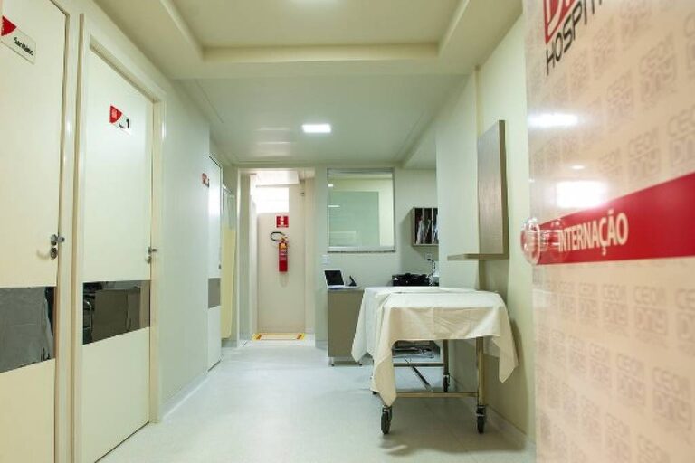 Polícia investiga clínica médica por danos à visão