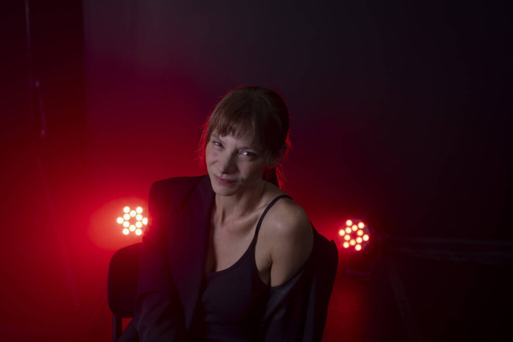 Carolina Manica apresenta 'Na Sala dos Espelhos' no Sesc Santana