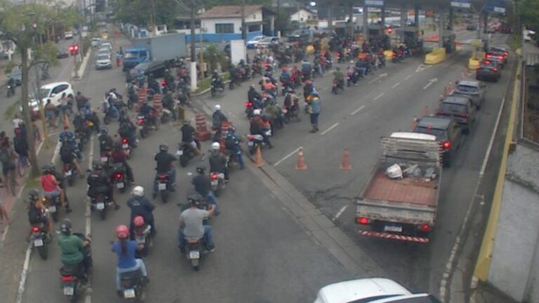 Demora em travessias litoral paulista causa transtorno a usuários