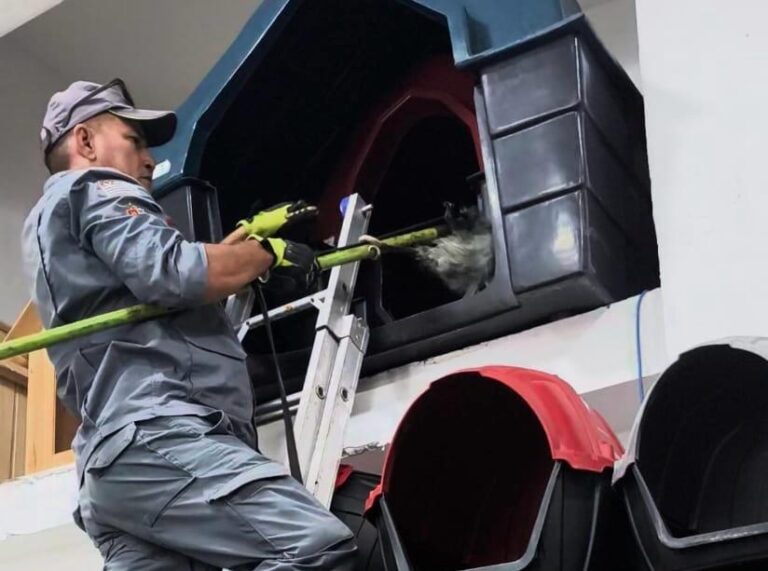 Gambá invade estabelecimento comercial e causa pânico em Ubatuba