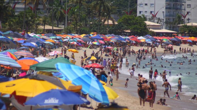 Martim de Sá, a Praia que Não Pára: Agito e Mar para Todos em Caraguatatuba
