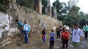 Praia da Figueira ganha vida com trilha de aventura e história em São Sebastião