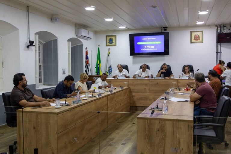 Câmara de São Sebastião enfrenta crise financeira e reclamações da população