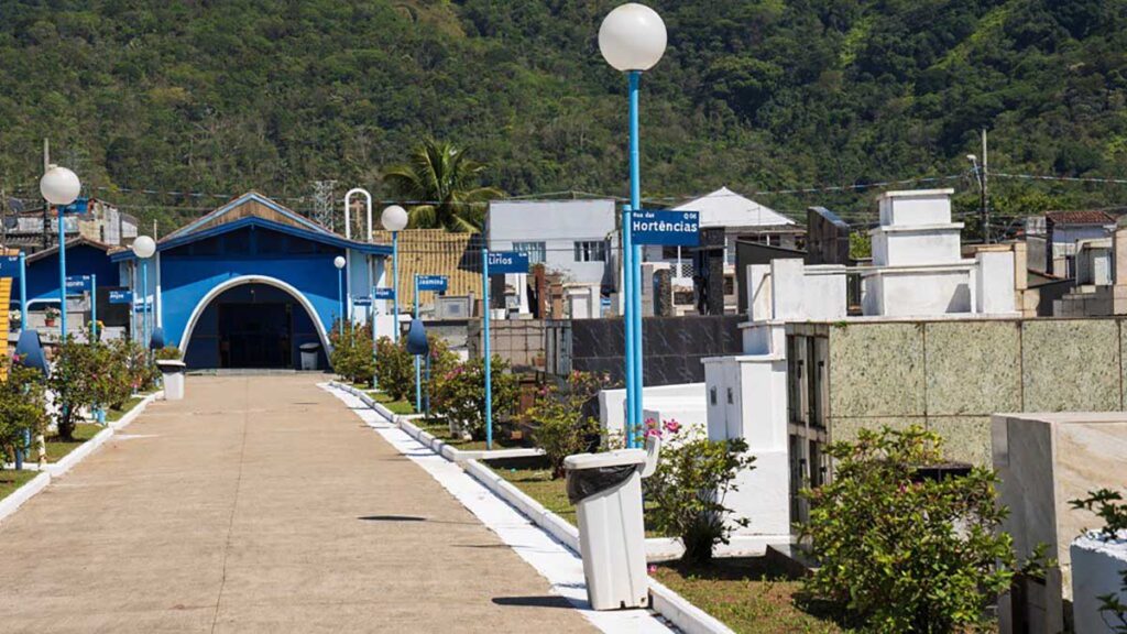 Caraguatatuba: Vereadores discutem cemitérios verticais e crematórios em audiências