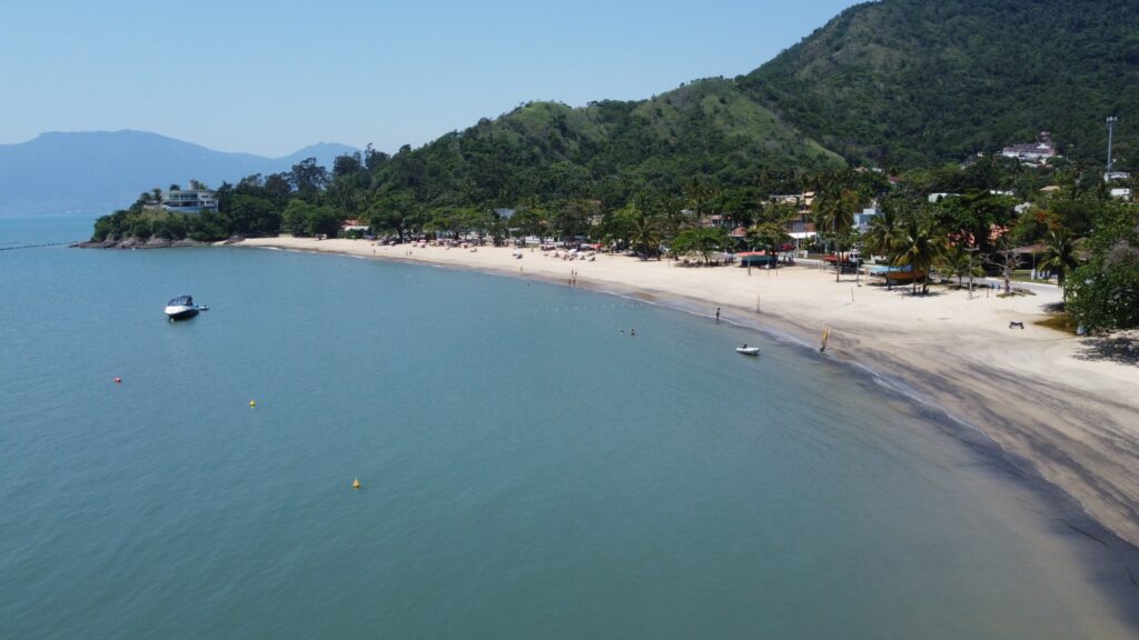 Praia das Cigarras é a sensação da temporada em São Sebastião!