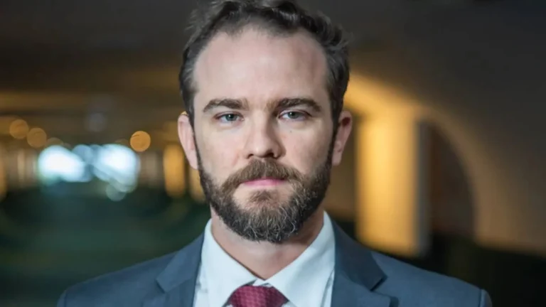 Governo busca melhorar Correios sem privatização