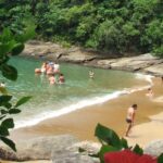 Praia isolada Ilhabela esconde águas cristalinas e histórias de mortes no mar
