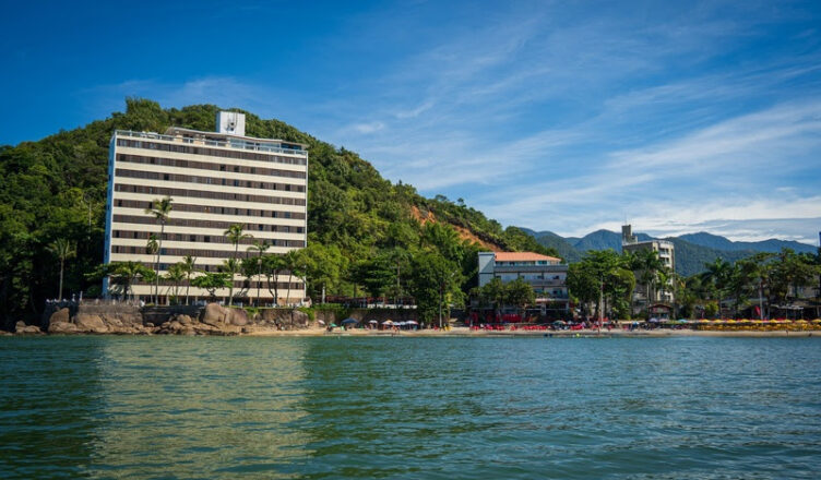 Águas da Prainha em Caraguatatuba estão próprias para banho após ações da Sabesp